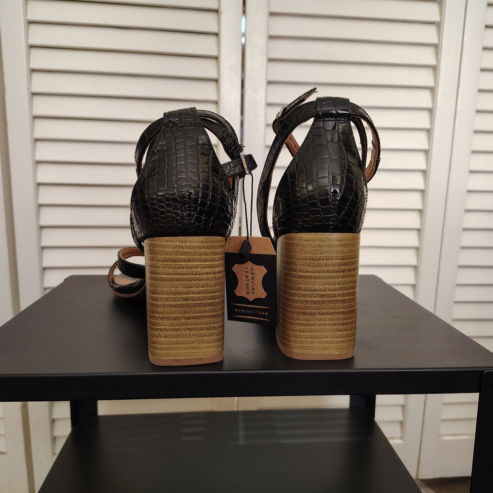NWT Crevo Black Croc-Embossed Strappy Block Heel Sandals Size 9.5 - Picture 5 of 15